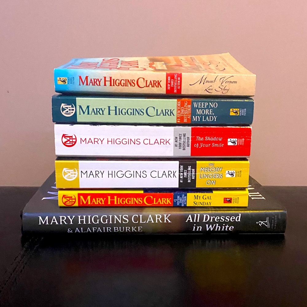 BUNDLE of (6) Mary Higgins Clark Mystery Books